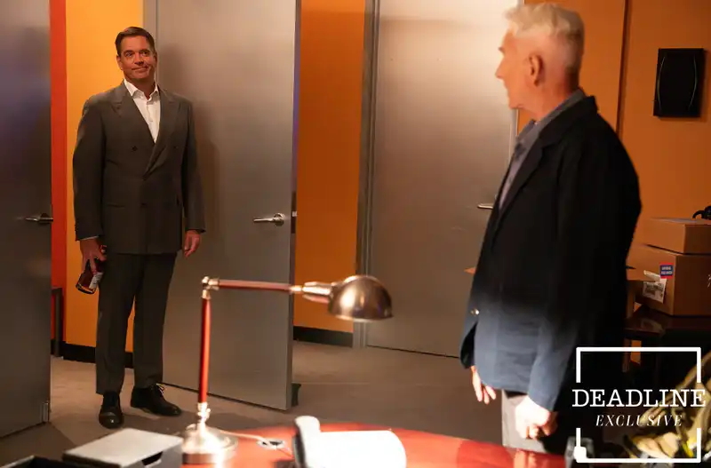Il capo di ‘NCIS: Origins’ parla di Mark Harmon e un guasto manda in tilt gli aeroporti