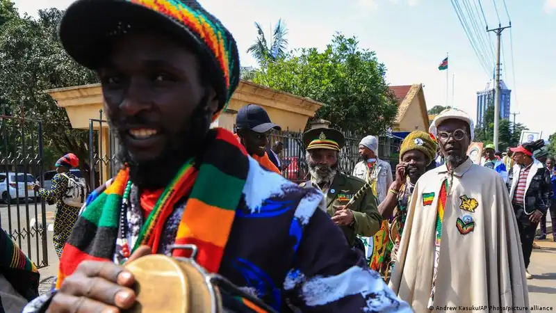 Kenya: Niente “erba sacra” per i Rastafari, ma il tribunale apre al dibattito sulla legalizzazione