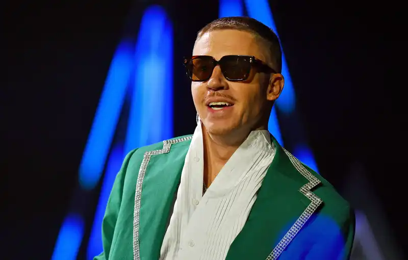 Macklemore parla dopo essere stato escluso e in arrivo un film commedia su ‘Crazy Taxi’
