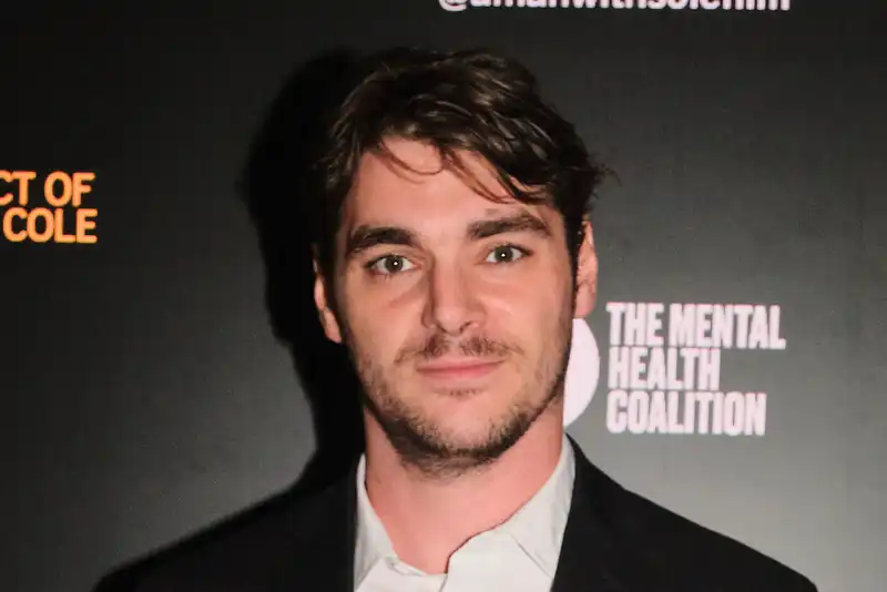 Suicidio di RJ Mitte e tensioni in Arabia Saudita: le notizie della notte
