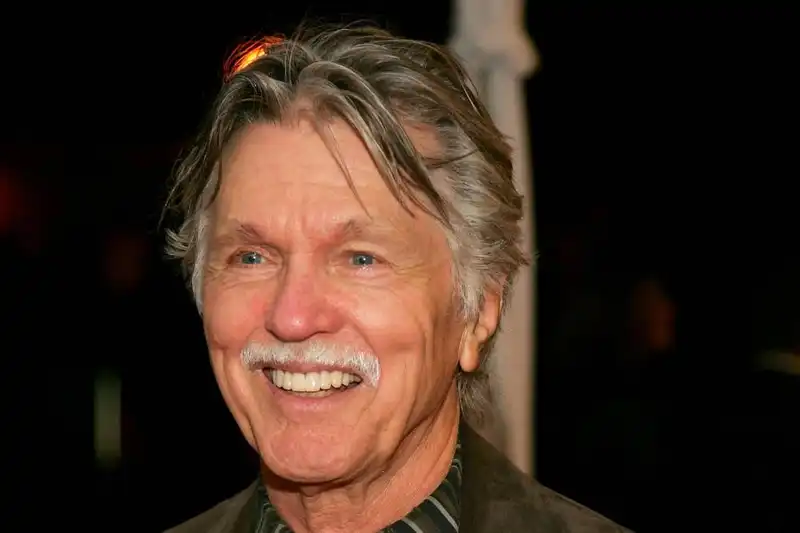 Addio a Tom Skerritt e il caso Ramaswamy in Ohio: le notizie della serata